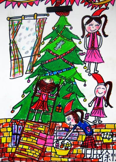女孩装扮圣诞树和儿童水彩画